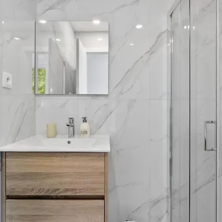 - Parking - Proche Paris Apartament